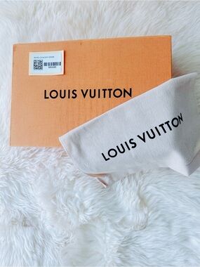 Auth Louis Vuitton Felicie Magnetic box and Dust bag SET